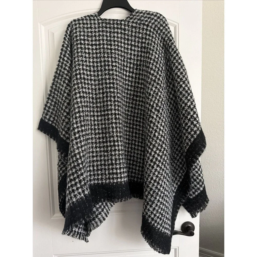 AQUA Women's Houndstooth Ruana Poncho Cape Fringed edges Black & Grey One Size